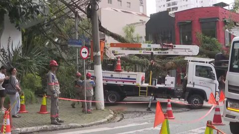 Moradores enfrentam prejuízos e insegurança devido ao apagão prolongado - Imagem: Reprodução/G1/TV Globo