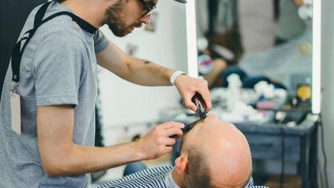 Setor de serviços cresce 1% em setembro, aponta IBGE - Imagem: Reprodução / Freepik