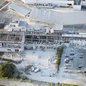 Equipes de resgate atuam após o terremoto de magnitude 7,1 que atingiu a região de Kumamoto, no Japão, provocando desabamentos e deixando mortos, feridos e milhares de desalojados. - Imagem: Reprodução / Kyodo via Reuters