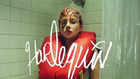 A cantora apresenta Harlequin em um show acústico, com clássicos e músicas inéditas, em uma noite especial para os fãs - Imagem: Reprodução/G1