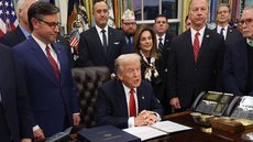 Donald Trump sanciona projeto que garante recursos até 30 de janeiro, mas normalidade levará tempo para ser restabelecida - Imagem: Reprodução/X @CNNbrk