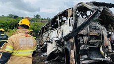 Sobe para 41 o número de mortos de acidente em Teófilo Otoni - Imagem: Reprodução / CBMMG