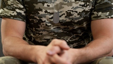 Soldado de 19 anos é agredido por colegas em Pirassununga - Imagem: Reprodução / Freepik