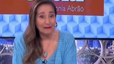 A apresentadora Sonia Abrão fez um desabafo comentando sobre a demissão de Osmar Prado. - Imagem: reprodução I Instagram @soniaabrao
