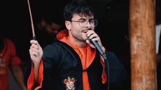 Harry O Bruxo, agora O Bruxo, reafirma seu compromisso com a música e a originalidade após mudança de nome - Imagem: Reprodução/Redes Sociais