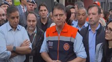Equipes do governo estadual e da Defesa Civil acompanham situação de imóveis atingidos após explosão em obra no bairro do Jaguaré, na Zona Oeste de São Paulo - Imagem: Reprodução/TV Globo