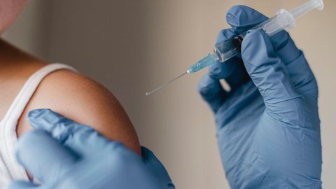 Campanha contra a gripe segue até o fim de junho - Imagem: Freepik