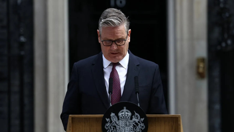 Keir Starmer renuncia ao cargo após meses de pressão política e perda de apoio dentro do Partido Trabalhista - Imagem: Reprodução