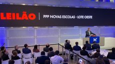 Tarcísio de Freitas durante o leilão da PPP das Novas Escolas em São Paulo - Imagem: Reprodução / Agência Brasil / Paulo Pinto