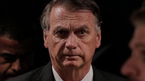 Com 27 anos de prisão, Bolsonaro enfrenta a possibilidade de cumprimento de pena em regime fechado - Imagem: Reprodução/O Globo