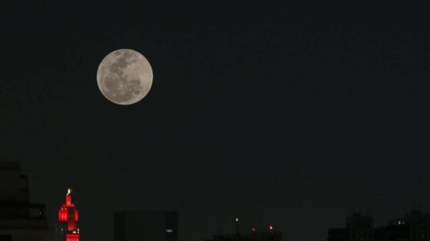 Saiba quando e onde observar a superlua de junho, que será a maior e mais brilhante do ano, visível a olho nu. - Imagem: Reprodução/Agência Brasil