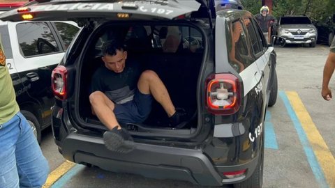 Douglas Alves da Silva, 26, ao chegar na delegacia - Imagem: Reprodução / Uesley Durães / UOL
