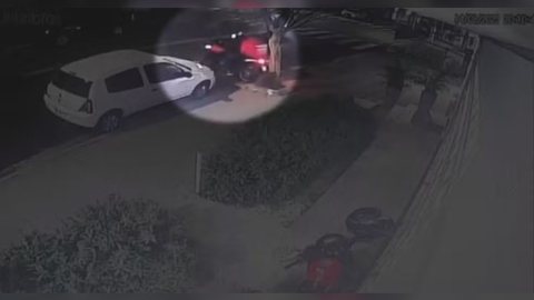 Apesar dos ferimentos graves, o guarda civil sobreviveu e se recupera em casa - Imagem: Reprodução / Câmera de Segurança