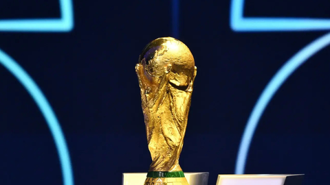 Torcedores lotam estádio durante a Copa do Mundo de 2026, edição que terminou como a maior da história, com 6,7 milhões de pessoas nas arquibancadas, 104 jogos, 48 seleções e 308 gols marcados - Imagem: Reprodução