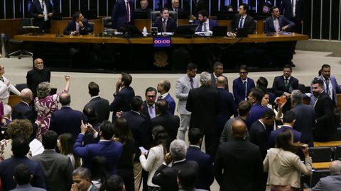 Câmara dos Deputados durante sessão plenária - Imagem: Reprodução / Agência Brasil / Lula Marques