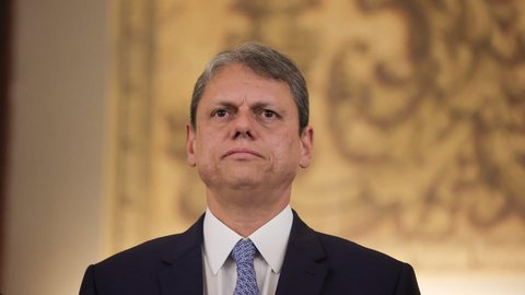 Pórticos de pedágio free flow já estão instalados em rodovias paulistas, mas cobrança foi adiada para 2027. - Imagem: Pablo Jacob / Governo do Estado de SP