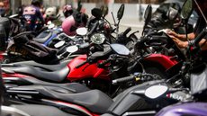 Proposta, apoiada pelo prefeito Ricardo Nunes, busca limitar a oferta de mototáxi e melhorar a segurança viária - Imagem: Reprodução / Agência Brasil / Paulo Pinto