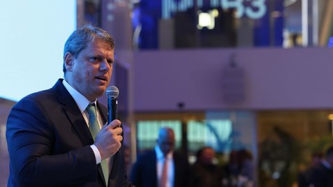 Tarcísio promete punição severa a PM detido em operação contra o PCC - Imagem: Reprodução / Agência Brasil / Rovena Rosa