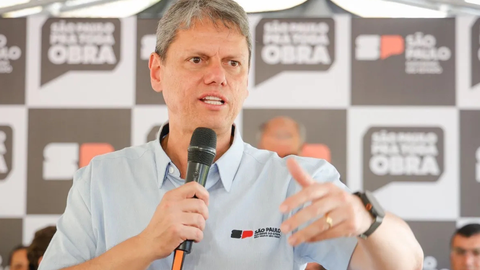 Tarcísio de Freitas afirmou considerar injusta a condenação de Eduardo Bolsonaro e disse concordar com os argumentos apresentados pela defesa do ex-deputado - Imagem: Reprodução