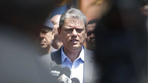 O governador de São Paulo, Tarcísio de Freitas, anunciou a intenção de indenizar pacientes que sofreram complicações após cirurgias no AME. - Imagem: Reprodução | Agência Brasil