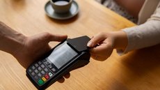 Taxas de juros do cartão de crédito vão a 438,4% em setembro, afirma BC - Imagem: Reprodução / Freepik