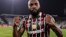 Manoel durante partida pelo Fluminense; zagueiro cobra mais de R$ 11 milhões do clube na Justiça após alegar descumprimento da legislação esportiva - Imagem: Reprodução
