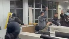 Estudantes ocuparam as portarias dos blocos K e L da administração central da USP em protesto por melhorias na permanência estudantil - Imagem: Reprodução