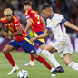 Jogadores de França e Espanha se preparam para a semifinal da Copa do Mundo de 2026, marcada para esta terça feira, 14 de julho, no AT&T Stadium, na região de Dallas, nos EUA - Imagem: Reprodução