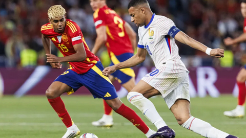Jogadores de França e Espanha se preparam para a semifinal da Copa do Mundo de 2026, marcada para esta terça feira, 14 de julho, no AT&T Stadium, na região de Dallas, nos EUA - Imagem: Reprodução