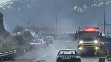 Explosão de carreta com combustível destruiu veículos e deixou mortos na Rodovia Presidente Dutra, em Barra Mansa (RJ) - Imagem: Reprodução