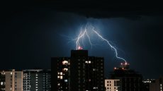 Defesa Civil emite alerta sobre as condições climáticas em São Paulo - Imagem: Reprodução / Freepik