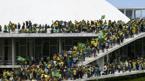 Invasão de apoiadores de Bolsonaro no prédio do Congresso Nacional, em Brasília - Imagem: reprodução/Facebook