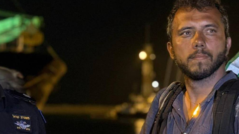 O ativista brasileiro Thiago Ávila foi libertado neste sábado após passar dias preso em Israel depois da interceptação de uma flotilha internacional - Imagem: Reprodução