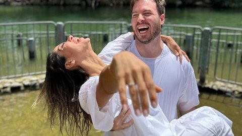 Thiago Nigro e Maíra Cardi celebrando o noivado - Imagem: reprodução/Instagram