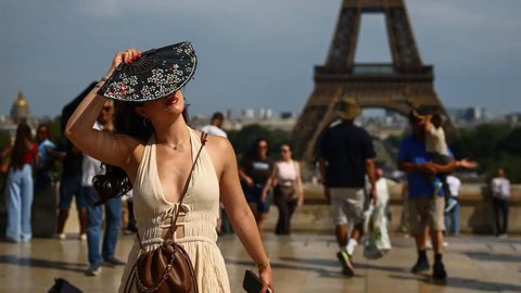Torre Eiffel fecha por causa do calor extremo - Imagem: REUTERS / Sarah Meyssonnier
