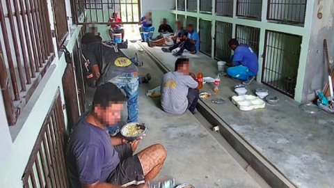 Trabalhadores terceirizados de prefeitura são filmados comendo em chão de canil - Imagem: reprodução redes sociais