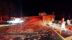O acidente ocorreu quando um caminhão carregado de cana-de-açúcar entrou na rodovia por um ponto irregular - Imagem: Divulgação / Artesp