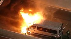 Van pega fogo na Marginal Tietê - Imagem: Reprodução / TV Globo