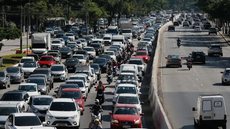 O maior congestionamento já registrado em São Paulo foi de 1.230 km em 2019, um marco na história do trânsito da capital - Imagem: Reprodução / Fernando Frazão / Agência Brasil
