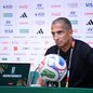 Sabri Lamouchi foi demitido após goleada na estreia da Copa do Mundo - Imagem: Reprodução/Hector Vivas - FIFA via Getty Images