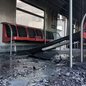 Trem fica carbonizado por dentro depois de explosão registrada na Linha 12-Safira da Trivia Trens nesta quinta-feira (23) - Imagem: Reprodução/TV Globo