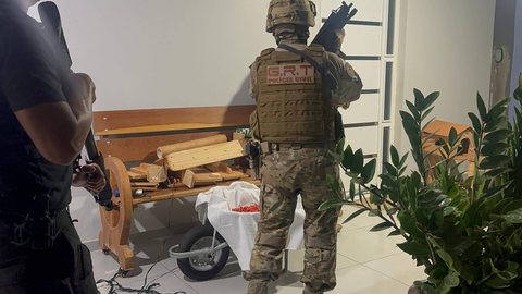 Policiais cumprem mandados da Operação Rota do Norte, que mira integrantes da facção venezuelana Tren de Aragua em seis estados brasileiros - Imagem: Reprodução