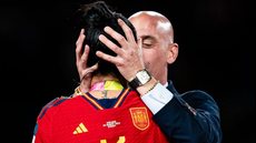 Tribunal espanhol condena Luis Rubiales por beijo em jogadora - Imagem: Reprodução / X / @DeadlineDayLive