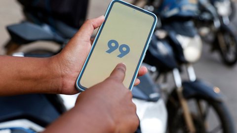 Proibição ganhou força em meio às disputas jurídicas envolvendo aplicativos de transporte - Imagem: Reprodução / Agência Brasil / Bruno Peres