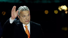 Premiê da Hungria, Viktor Orbán, é defensor a adoção da lei que, para a União Europeia viola direitos das pessoas LGBTQIA+. - Imagem: Bernadett Szabo