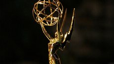 Estatueta dourada do Emmy Awards - Imagem: reprodução/Twitter @SelGOnCharts