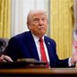 Trump zera tarifas sobre medicamentos genéricos por dois anos e prevê alta para até 200% - Imagem: Reprodução/Andrew Harnik/Getty Images via AFP