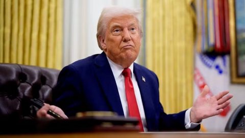 Trump zera tarifas sobre medicamentos genéricos por dois anos e prevê alta para até 200% - Imagem: Reprodução/Andrew Harnik/Getty Images via AFP