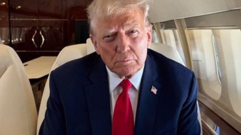 Emergência na fronteira, protecionismo e uma visão tradicionalista - Imagem: Reprodução / X / @TrumpRealDaily