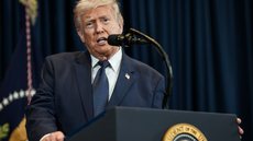 Trump afirma que o governo iraniano deveria ter buscado um acordo há semanas, enquanto a tensão na região continua a crescer - Imagem: Reprodução/Daniel Torok